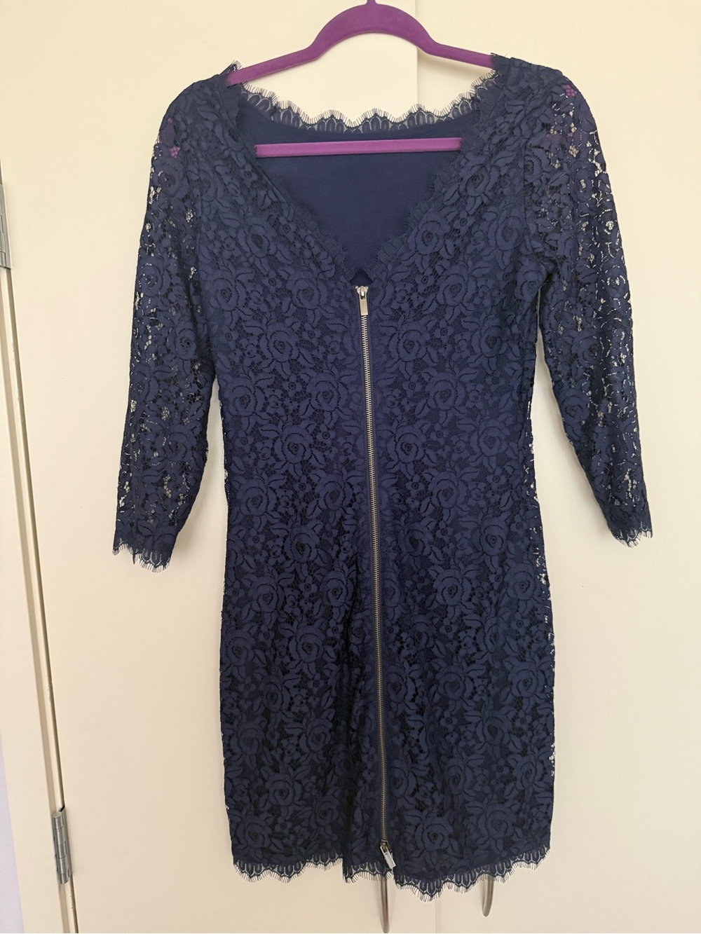 Diane Von Furstenberg Delicate Navy Lace Sheath Dress 2-way Size 6 Cocktail NWOT - Picture 2 of 7